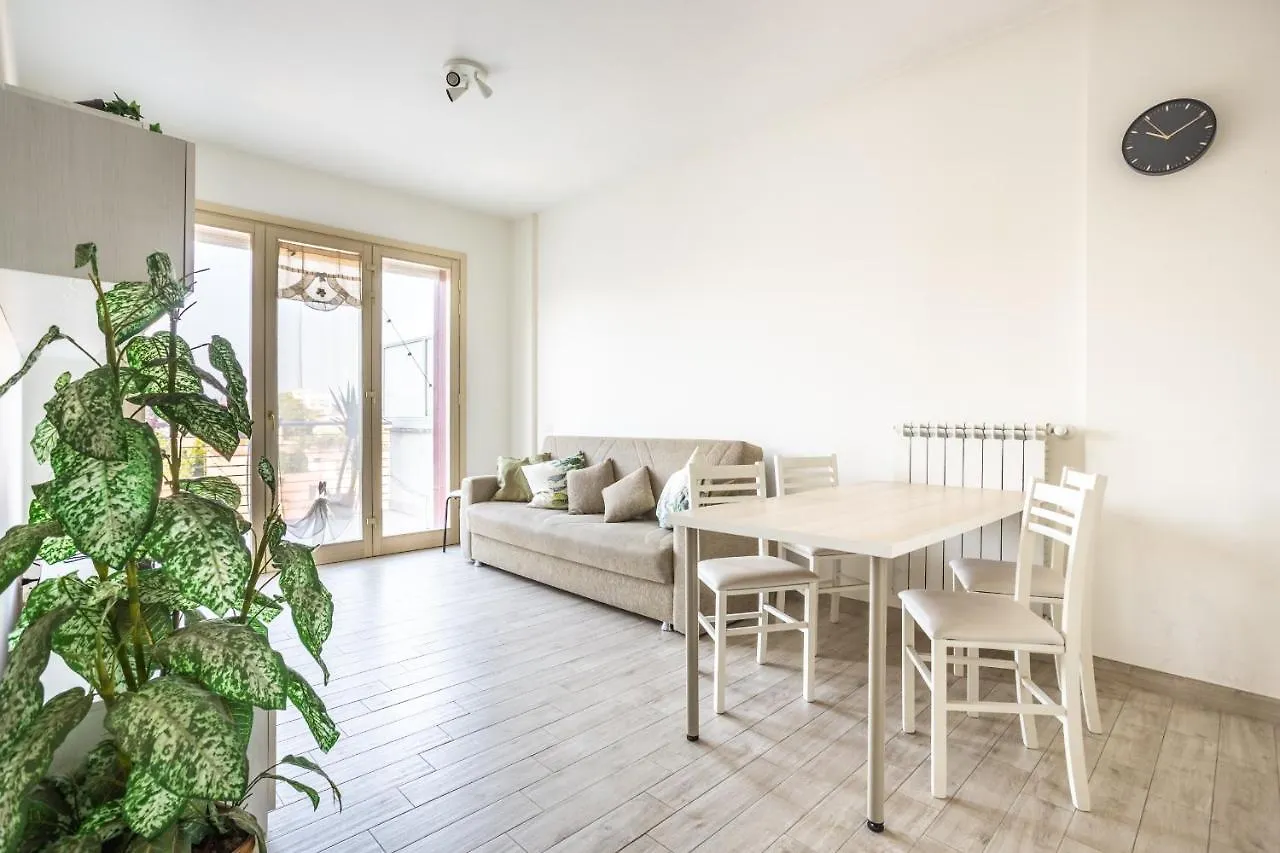 Urban Retreat -Private Parking+Terrace Apartment Rome Italy