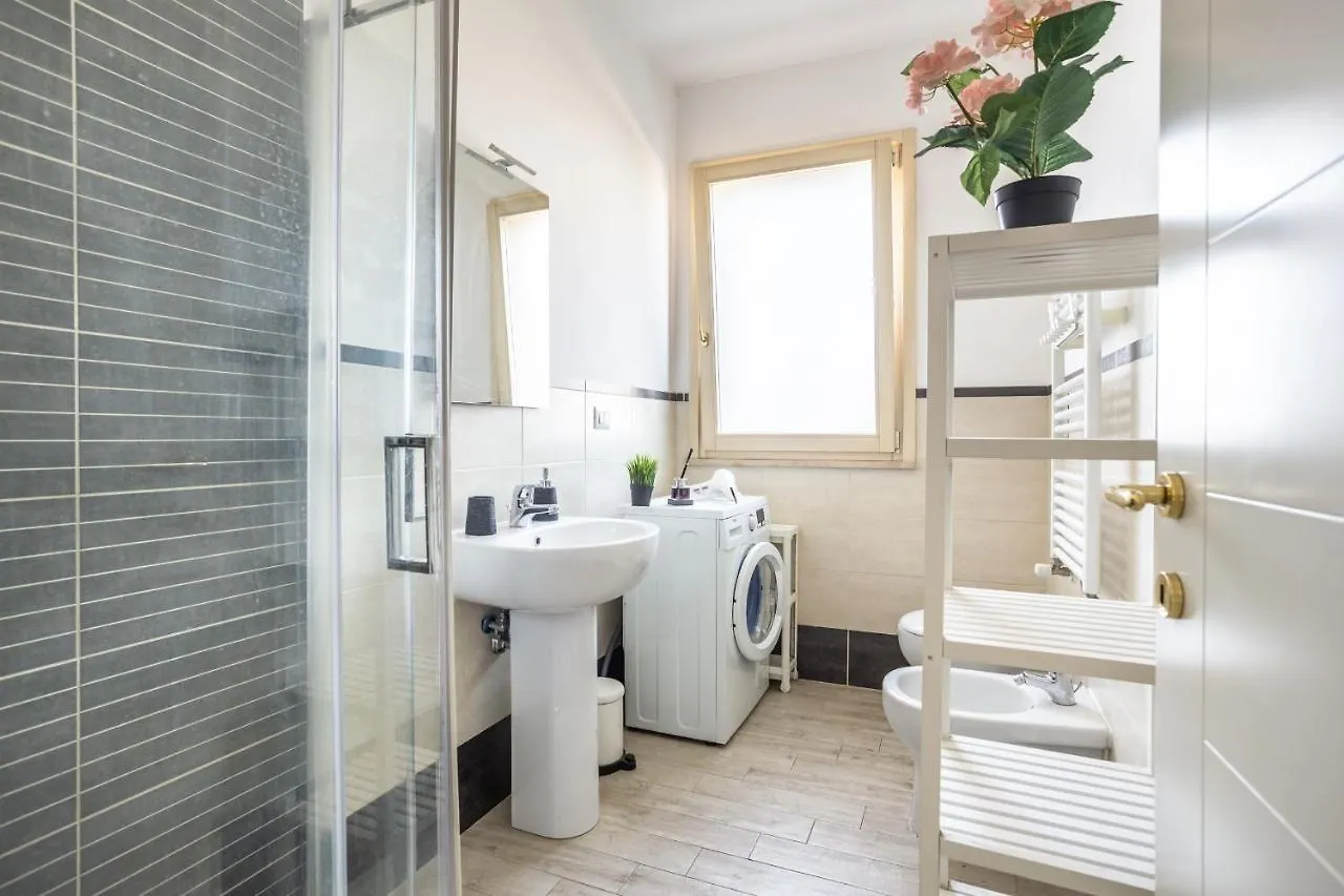 Urban Retreat -Private Parking+Terrace Apartment Rome Italy