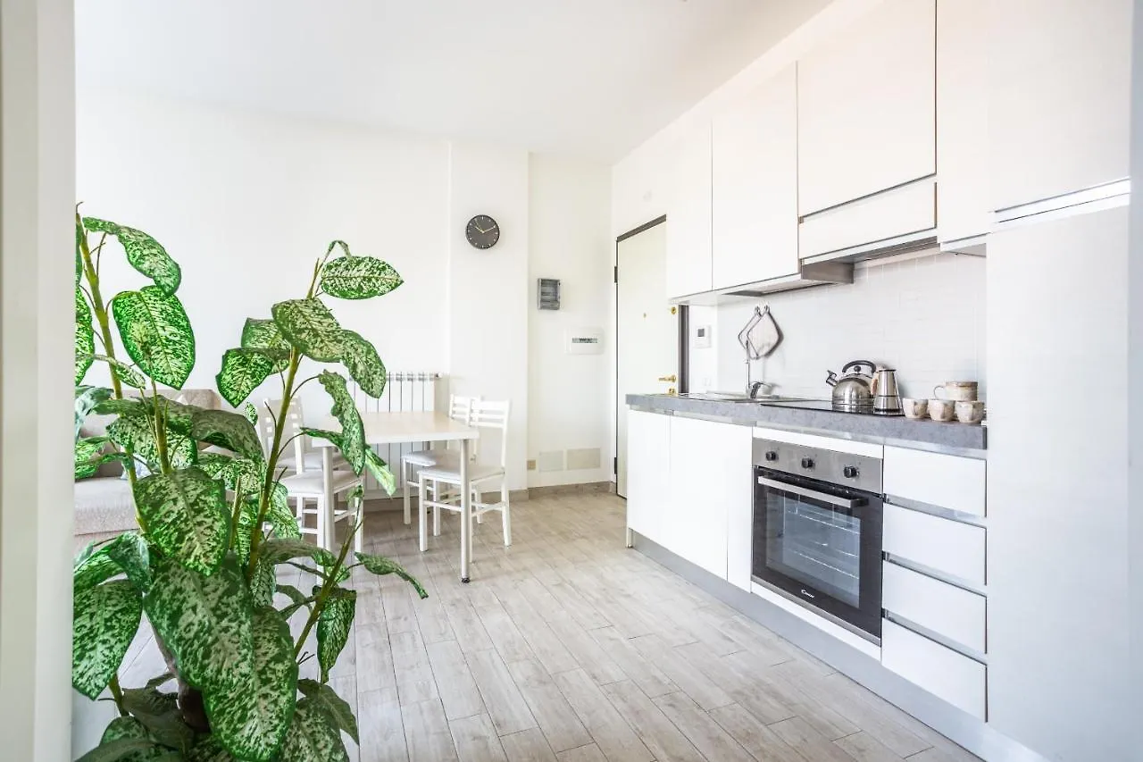 Urban Retreat -Private Parking+Terrace Apartment Rome 0*,